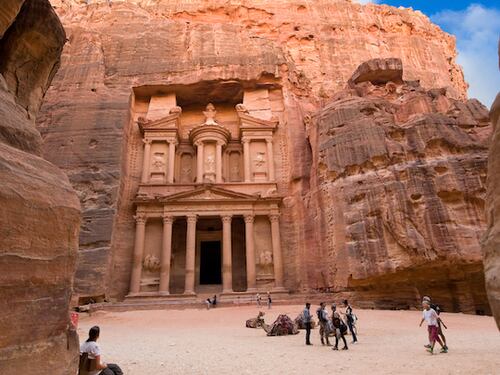 Un volo di 25 metri: turista italiano muore a Petra