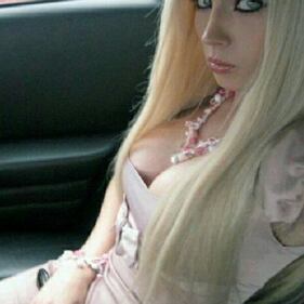 Valeria Lukyanova, modella ucraina: "Vorrei vivere solo di aria e sole" 4