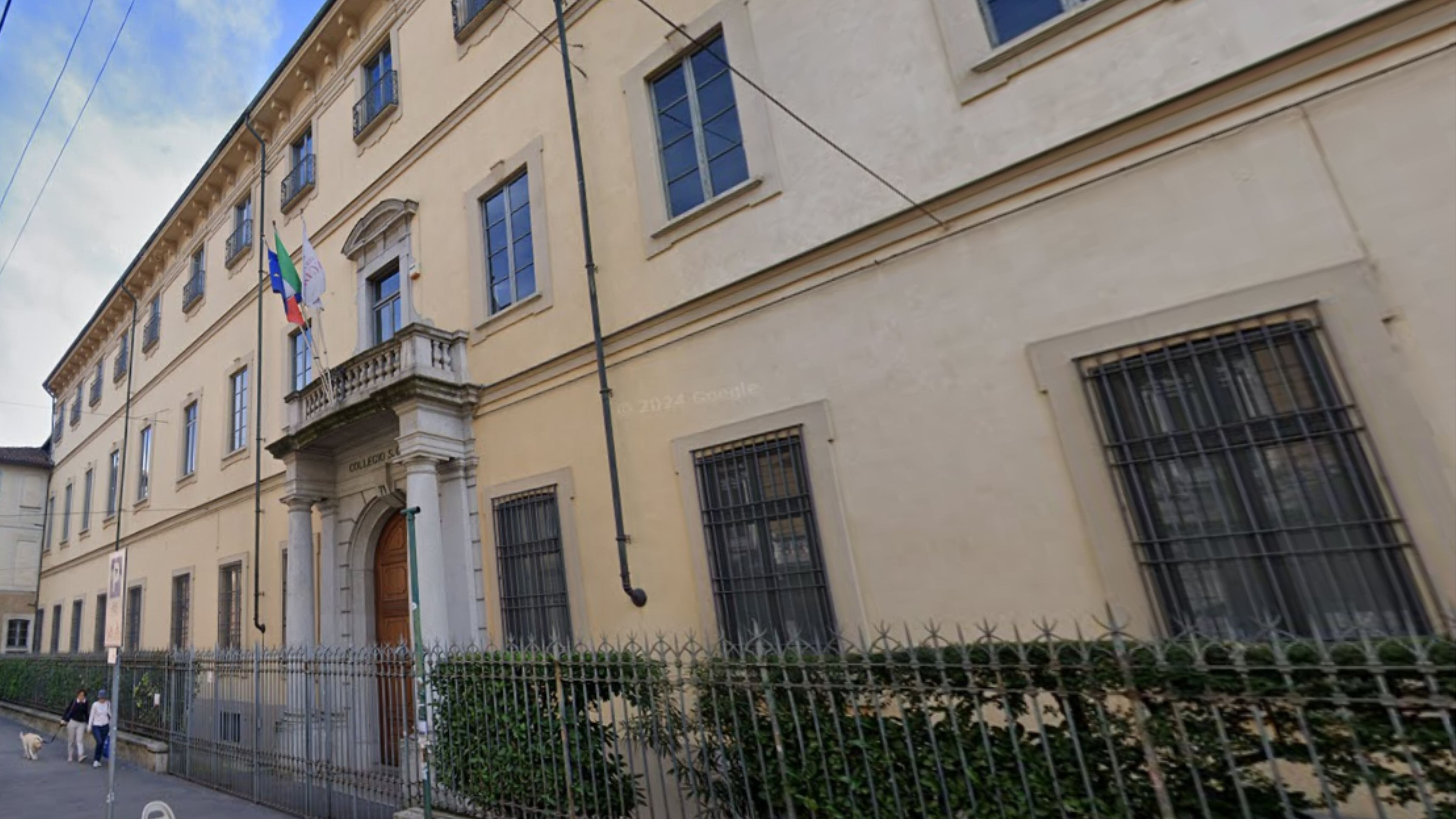 Genitori del Collegio San Carlo sul palcoscenico: "Se non son matti..."