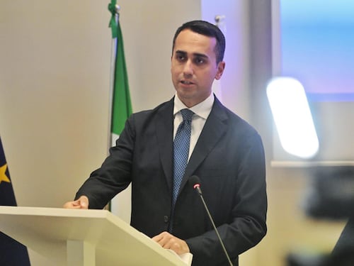 Luigino "stupito" per gli attacchi: non replico più. Ma lo scontro tra i capi crea insofferenza nei 5s