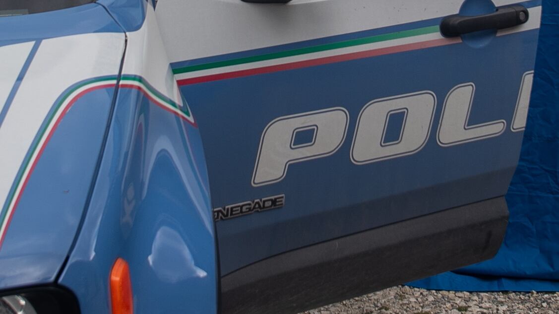 "Trascinato incappucciato in un furgone". Il sequestro choc di un 15enne a Napoli