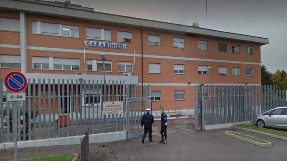 Faenza, magrebino rompe dito a militare e prova a corrompere colleghi