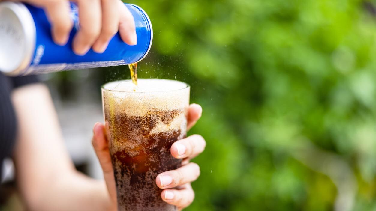 Le bevande zuccherate aumentano il rischio di caduta dei capelli