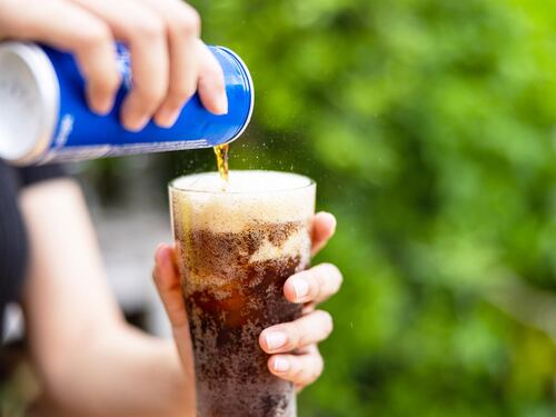 Le bevande zuccherate aumentano il rischio di caduta dei capelli