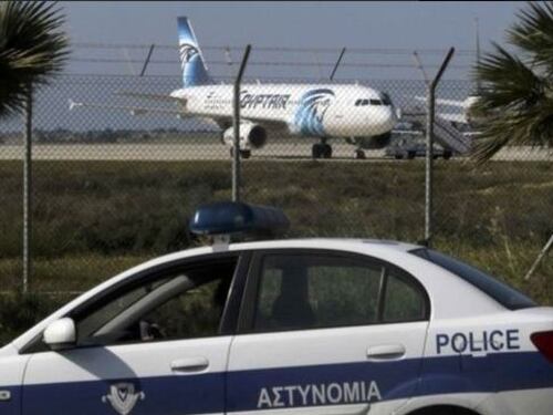 Dirottato volo EgyptAir: in ostaggio 4 stranieri