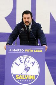 Salvini in piazza Duomo a Milano 16