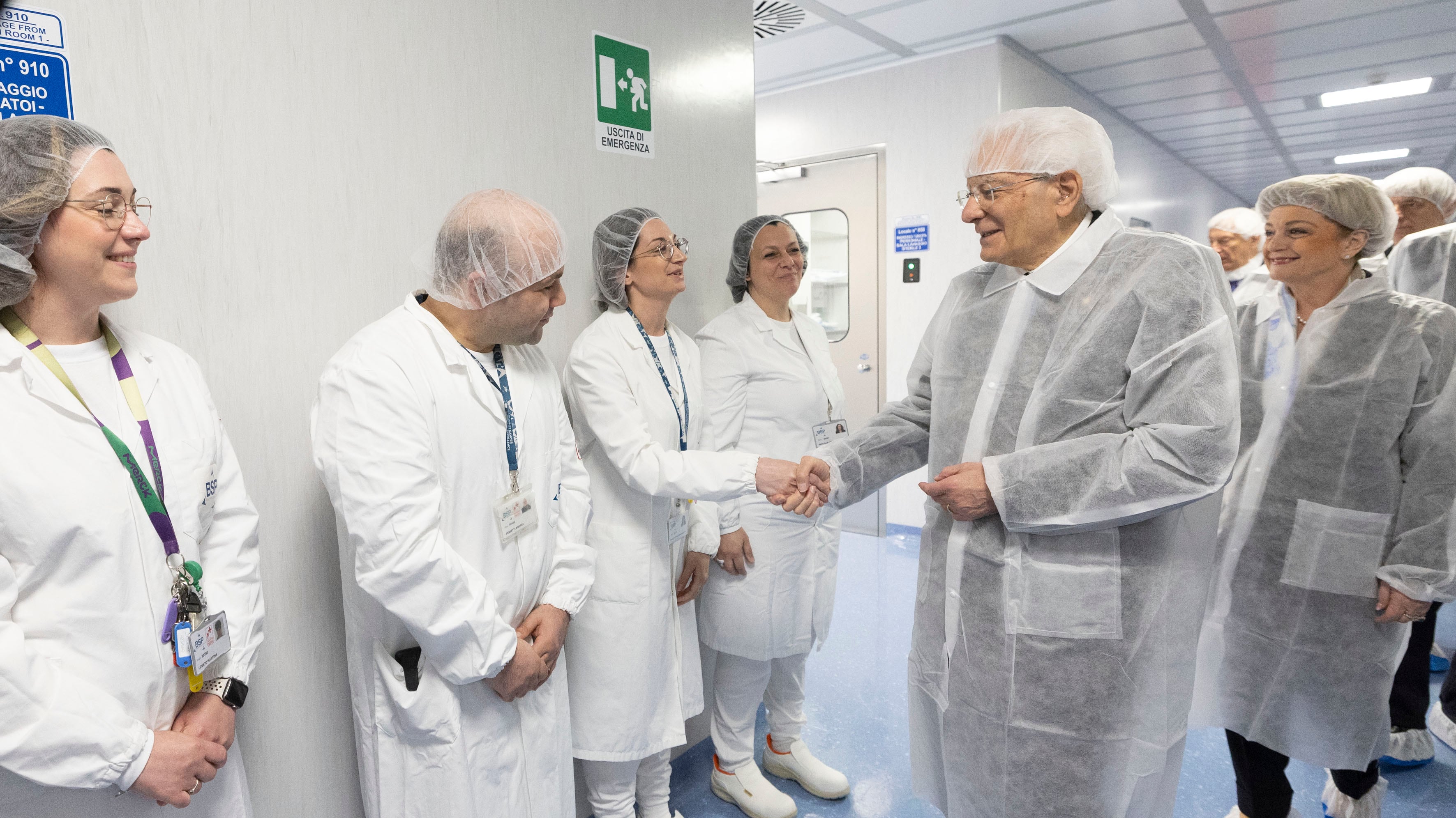 Lavoro, pronto un miliardo. Mattarella: "Salari bassi"