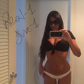 Claudia Romani: pronostico azzeccato e sexy lato b in mostra 18