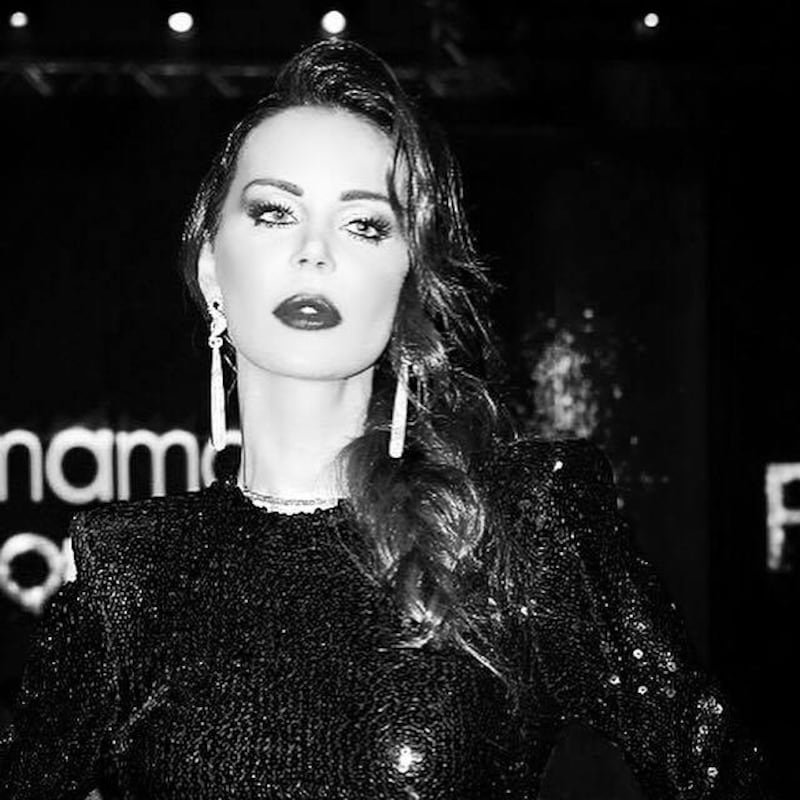 Nina Moric, battute e foto sexy su Facebook 8