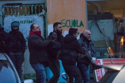 Torino, lo sgombero del villaggio olimpico occupato dai migranti 5