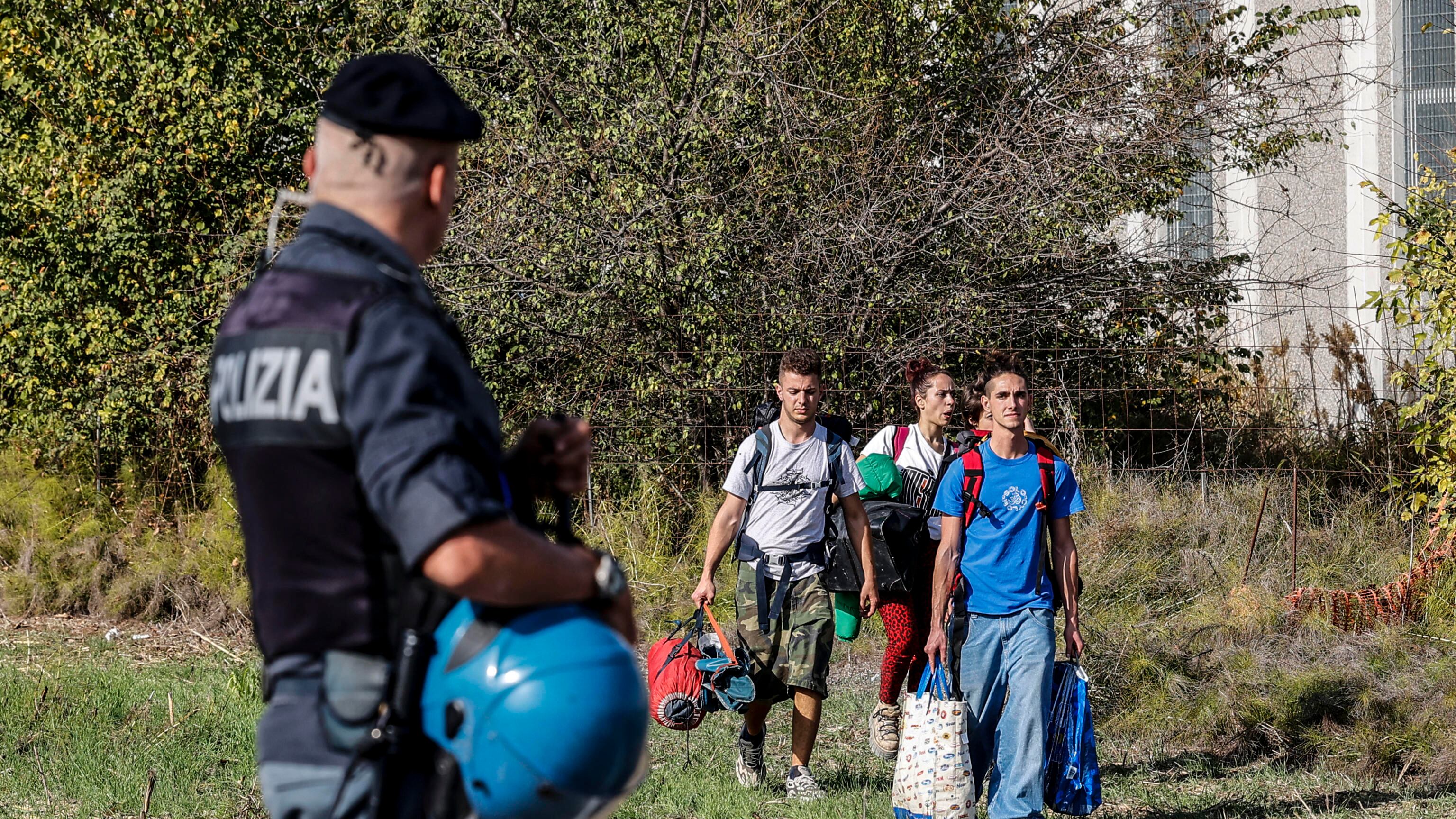 La lezione della polizia alla sinistra pro rave: "Ecco perché la Meloni ha ragione"