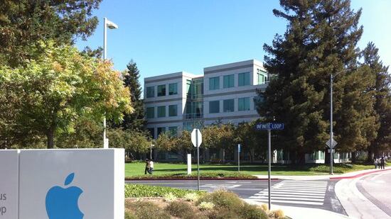 Apple, record a Wall Street: l'azienda adesso vale 1000 miliardi di dollari