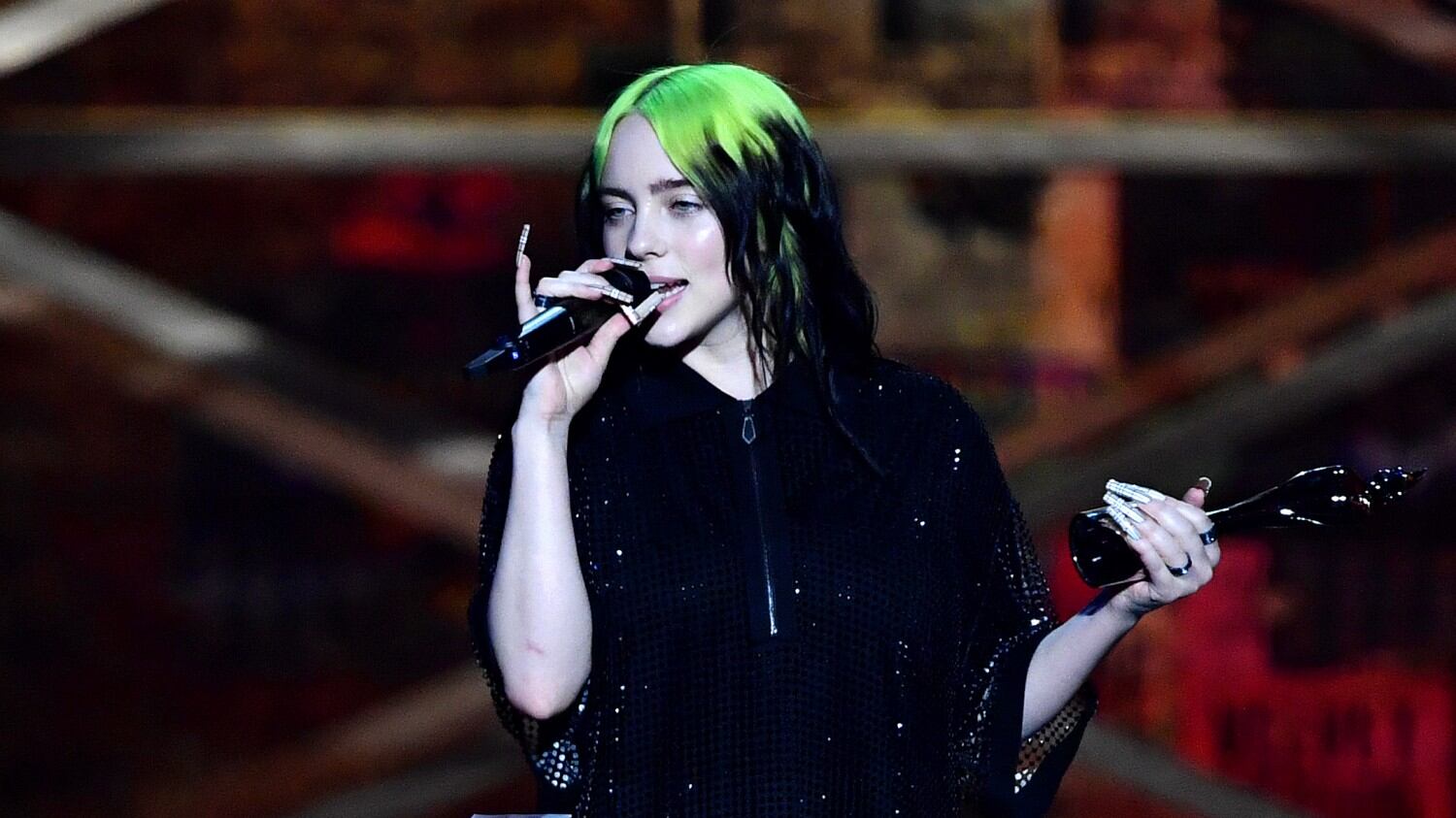 Billie Eilish: "L’odio degli hater sui social mi sta facendo impazzire"