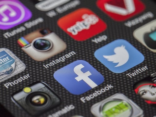 "Eliminiamo il tuo account Facebook e Instagram" ma è una truffa: come difendersi
