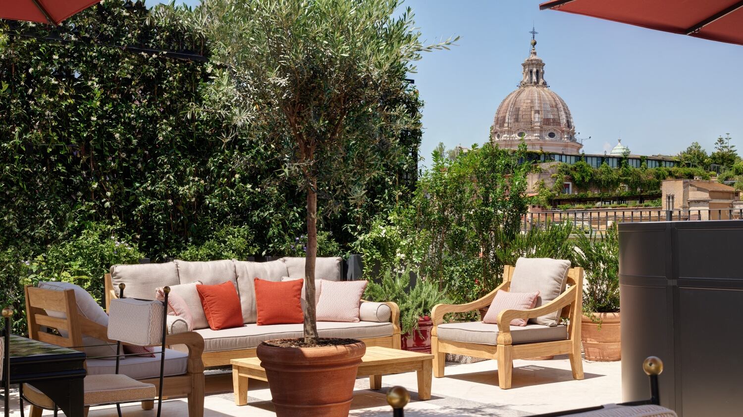 Una Terrazza Romana per un’estate eterna