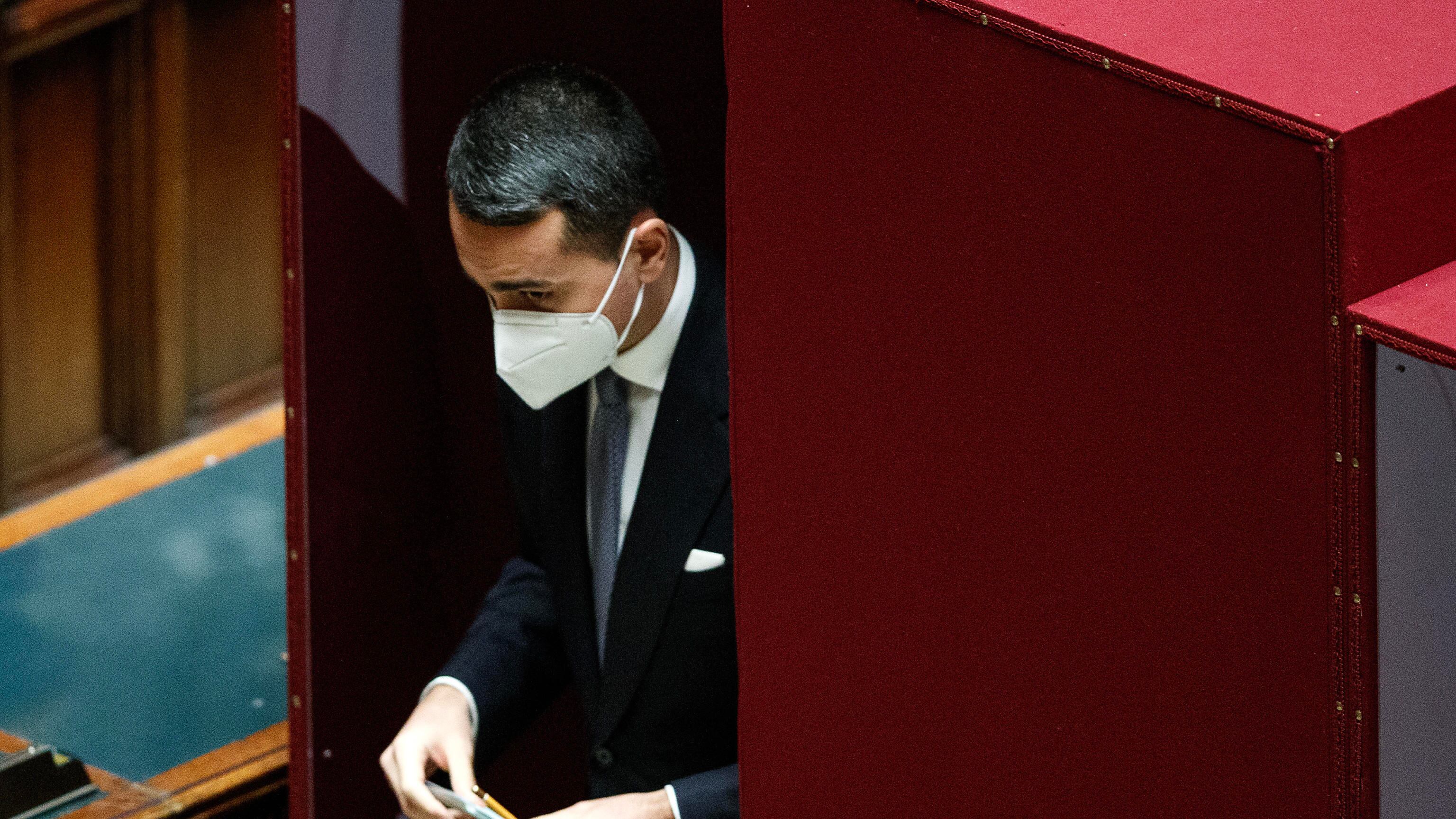 Sul Colle è guerra Di Maio-Conte. Spunta la "mossa Mattarella"...