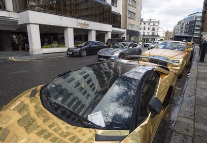 Londra, miliardario saudita con auto dorate al seguito 3