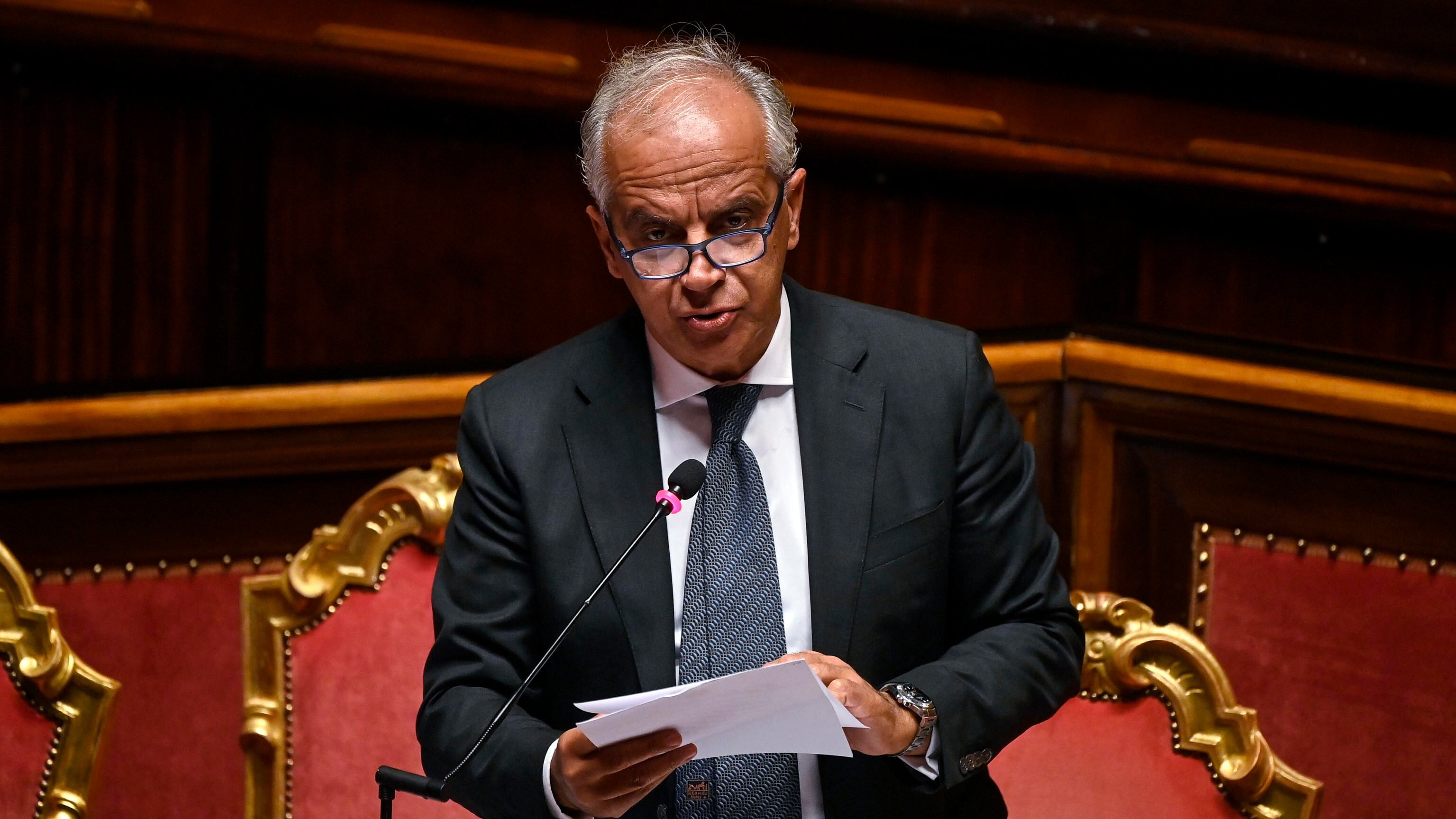 Piantedosi, pugno duro sui saluti romani