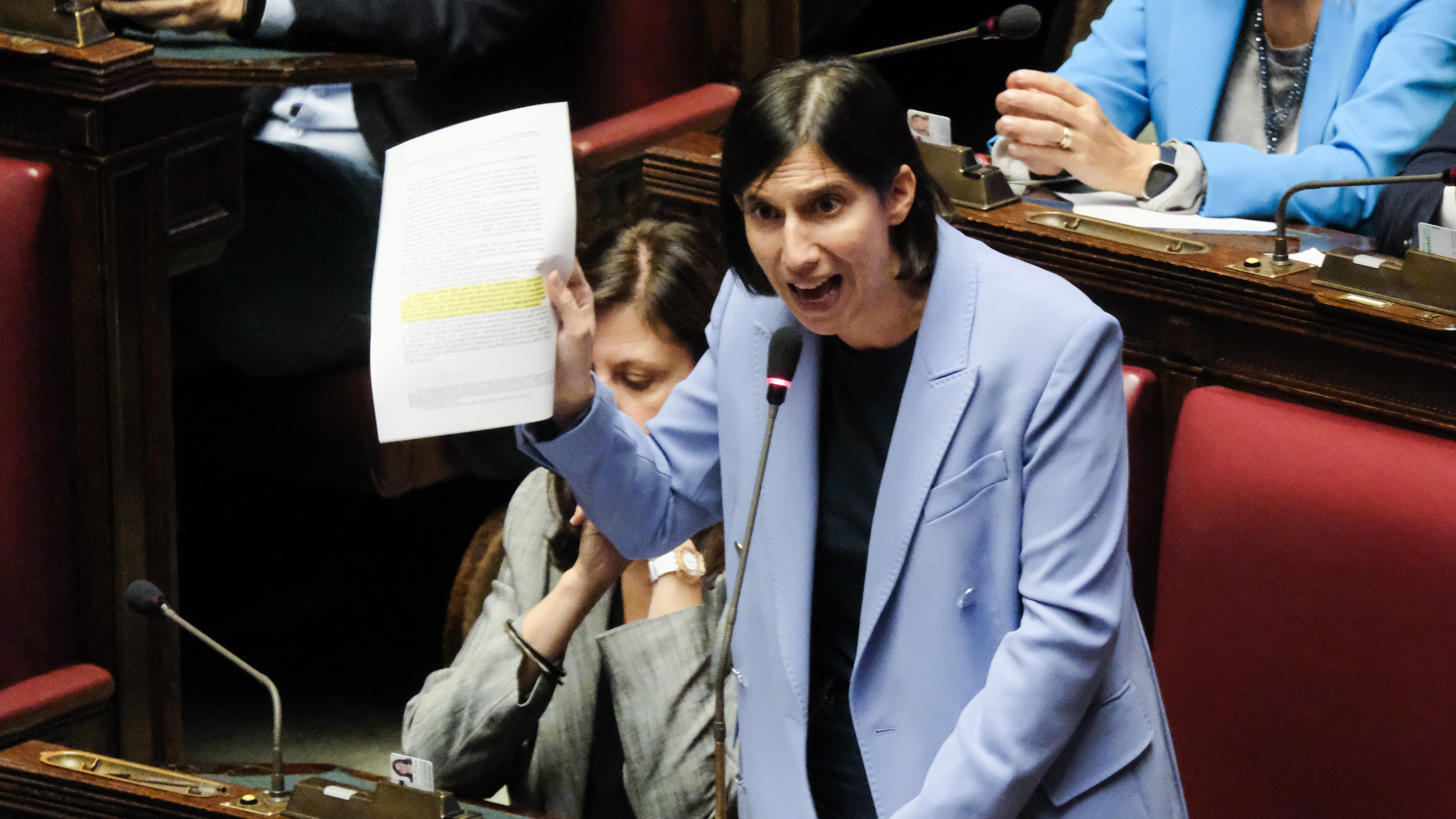 Schlein bacchetta i critici. Incombe il rischio Umbria