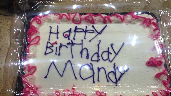 La torta di compleanno decorata da una donna autistica diventata virale sul web