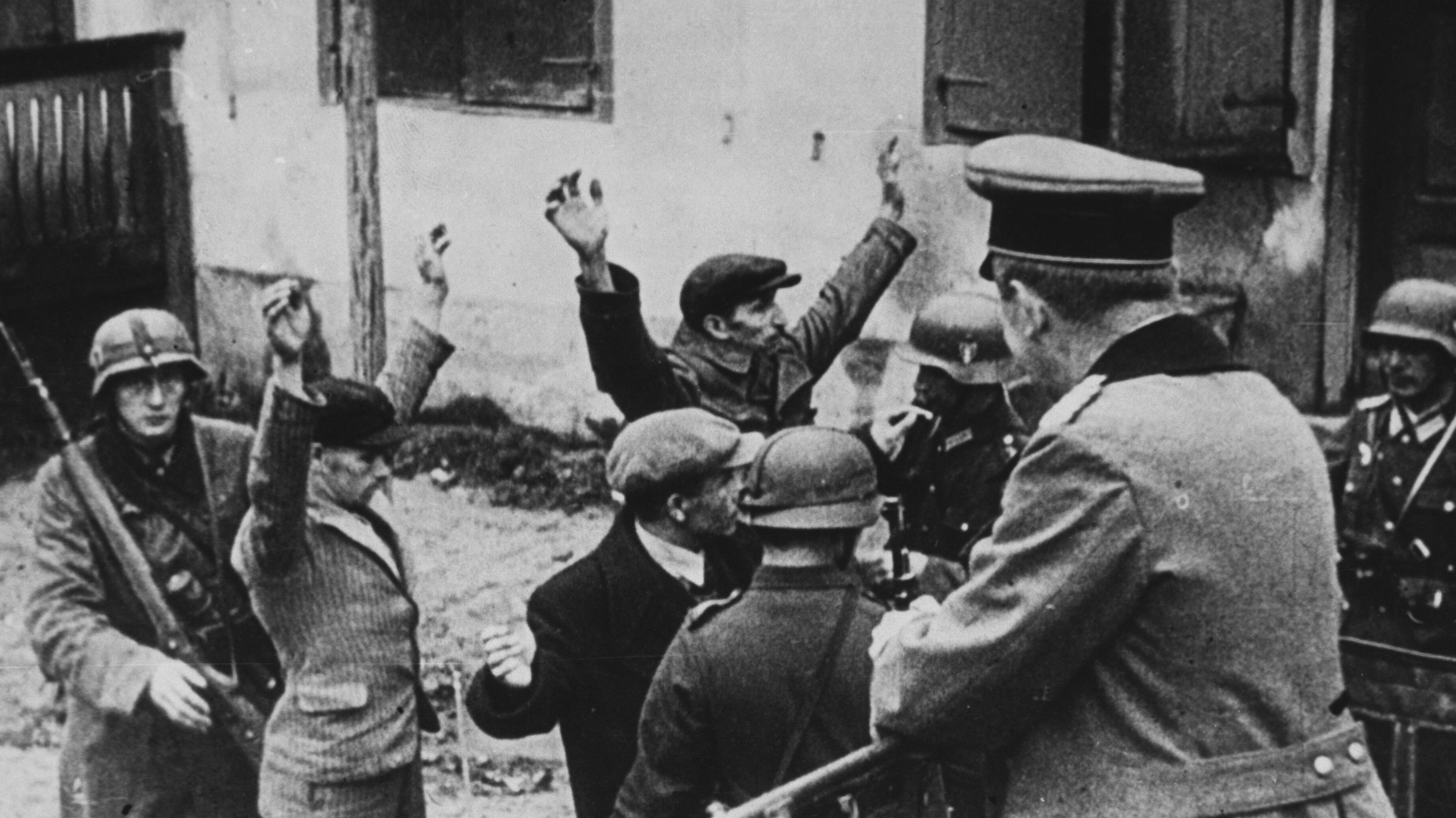 L'errore degli ebrei: non sapersi difendere Neppure dai nazisti