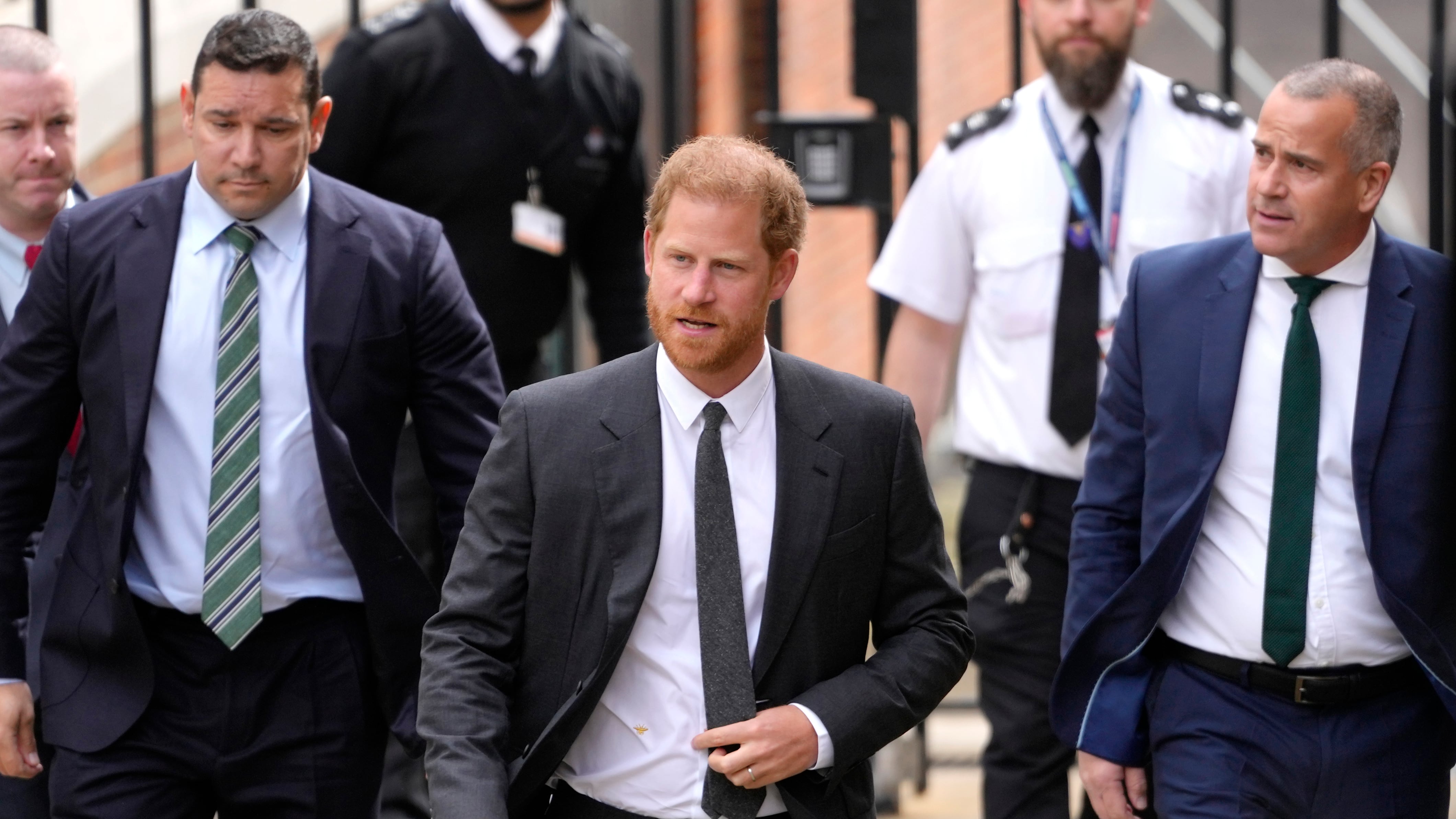 "Volevano rubare il mio dna". Il mistero che lega Harry al maggiore Hewitt