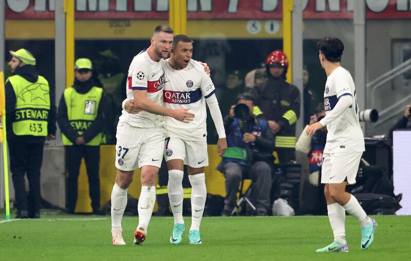 Skriniar celebrazione Milan PSG