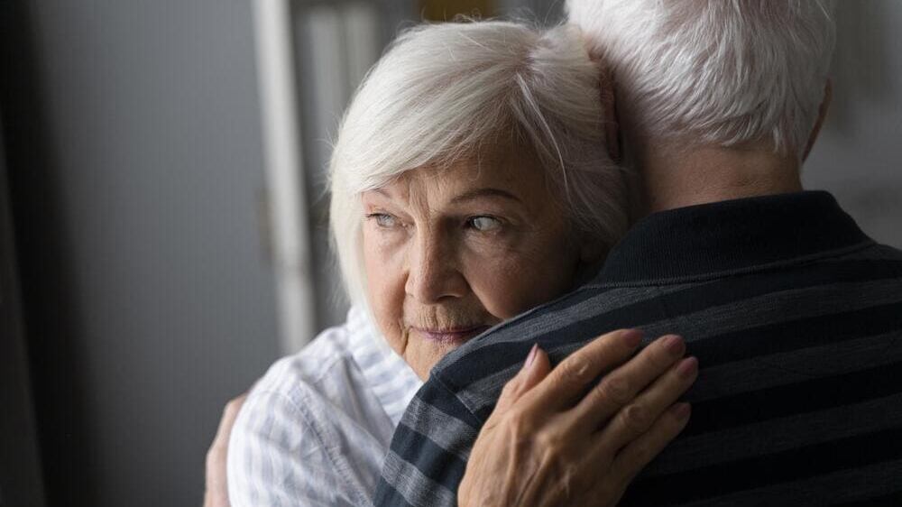 Depressione e Alzheimer: le differenze e i sintomi da non trascurare