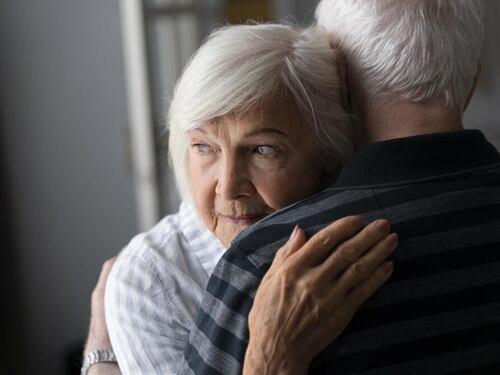 Depressione e Alzheimer: le differenze e i sintomi da non trascurare