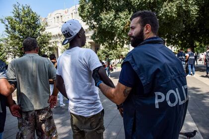 Nuovi blitz anti-migranti in Stazione Centrale 6