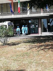 Le immagini del trasferimento dei migranti positivi al Covid 3