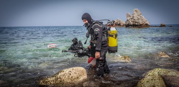 I palombari della Marina Militare italiana distruggono 52 ordigni della seconda guerra mondiale al largo delle acque di Palermo 5