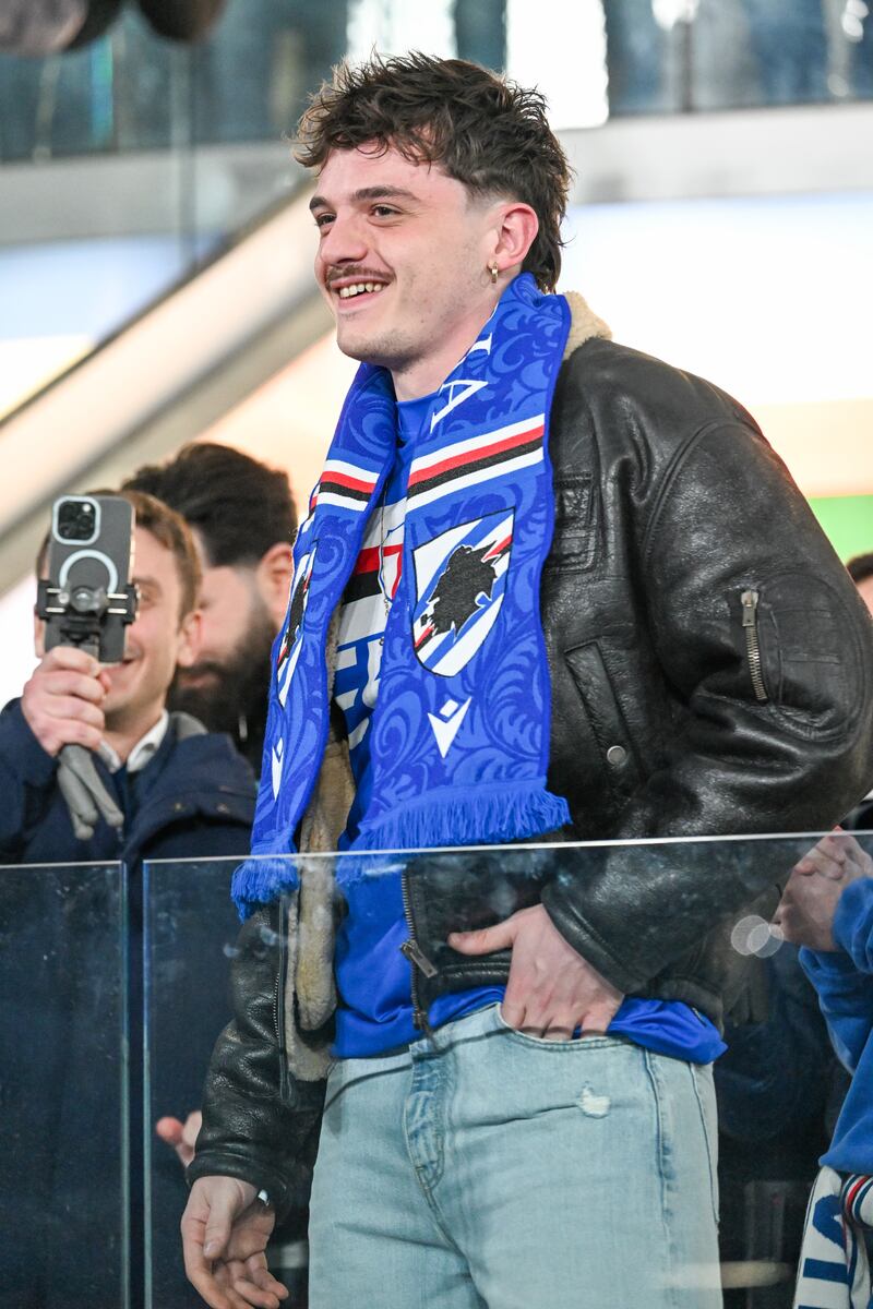 Olly si commuove allo stadio 3