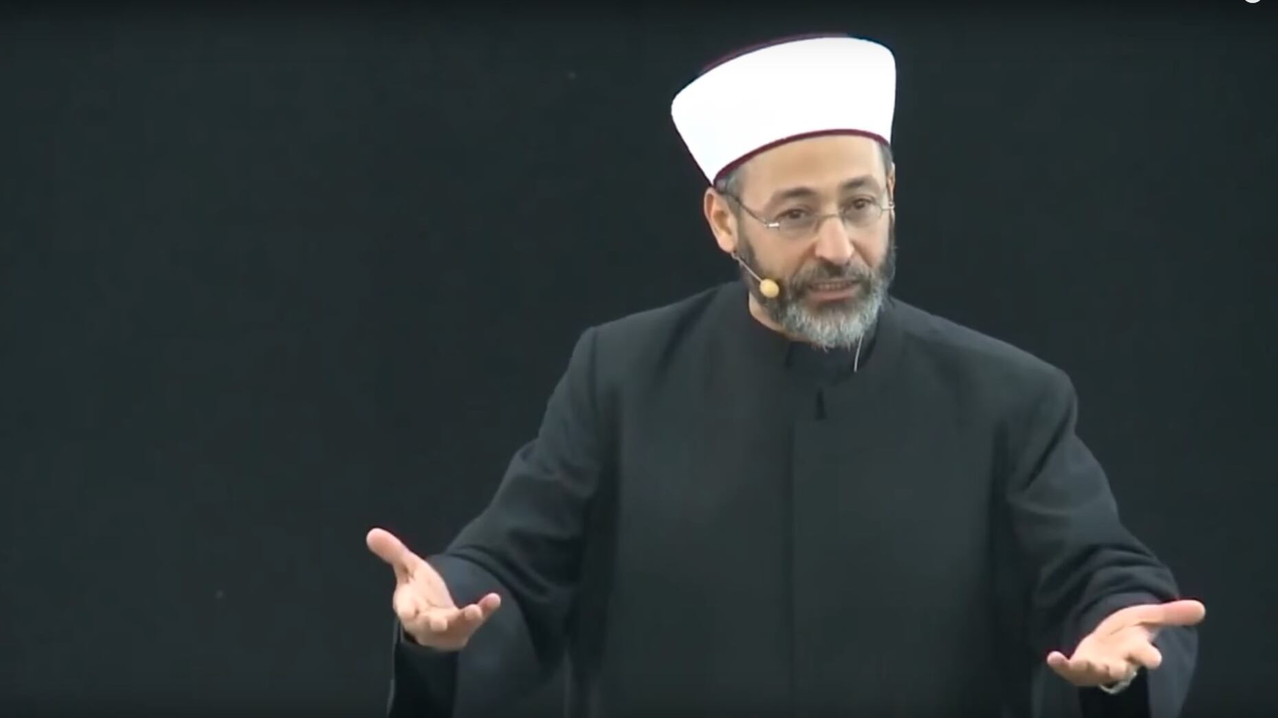 "L'islam non è il velo. Da imam dico ai fedeli che devono integrarsi"