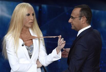 Virginia Raffaele si "trasforma" in Donatella Versace: le foto 17