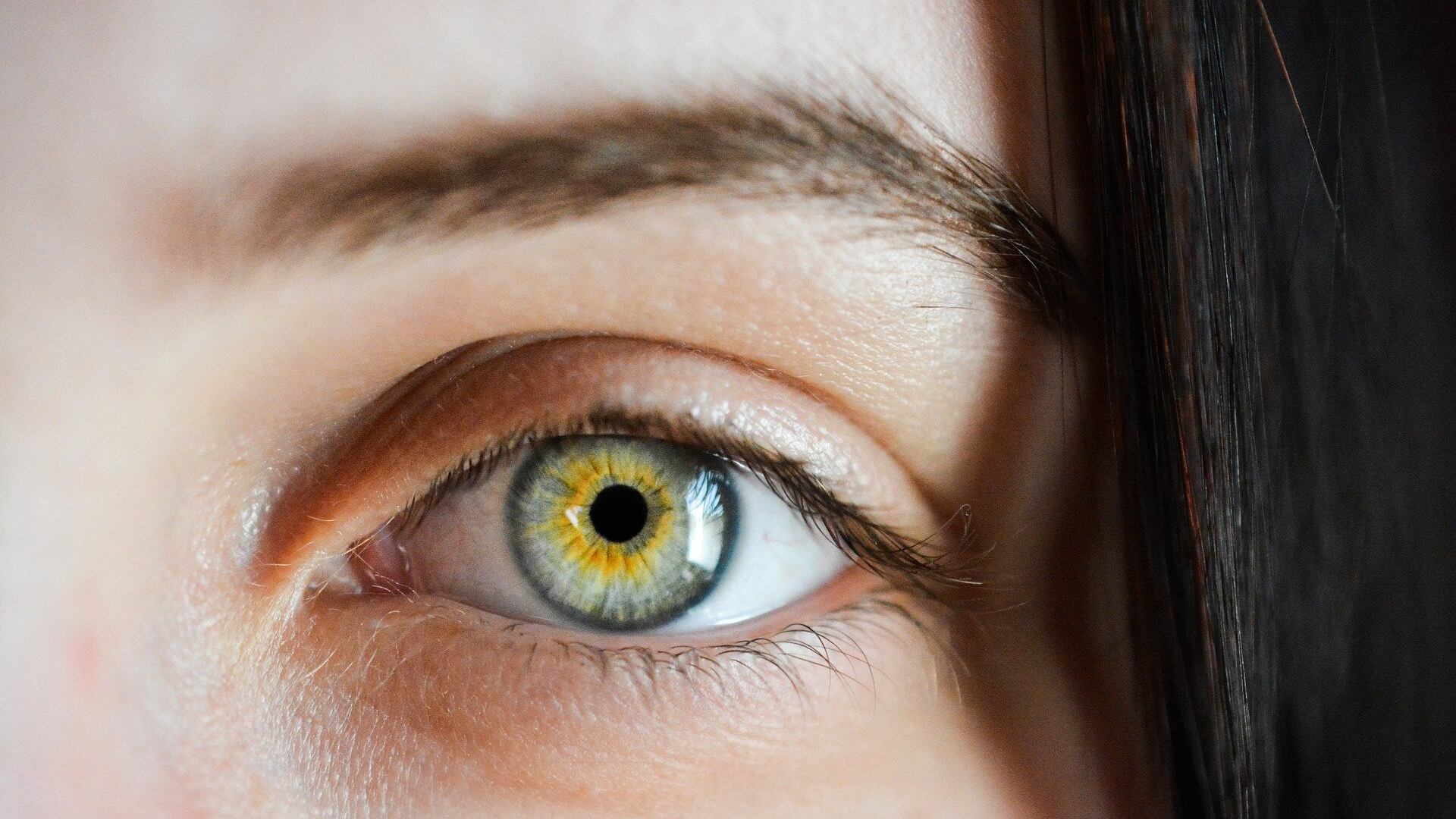 Sindrome dell'occhio secco, combatterla con i rimedi naturali