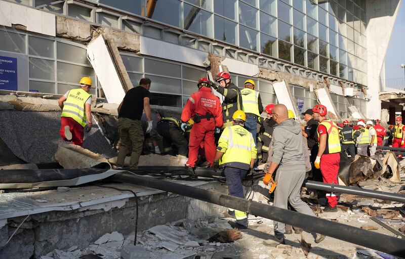 La tragedia alla stazione di Novi Sad (Serbia): le immagini 5