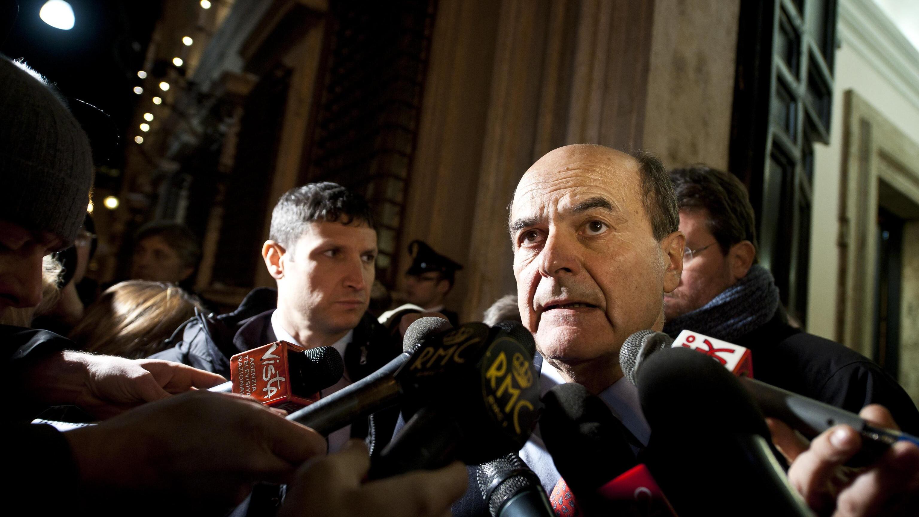 Bersani a Palzzo Chigi: "Finiamo il lavoro e votiamo ad aprile"