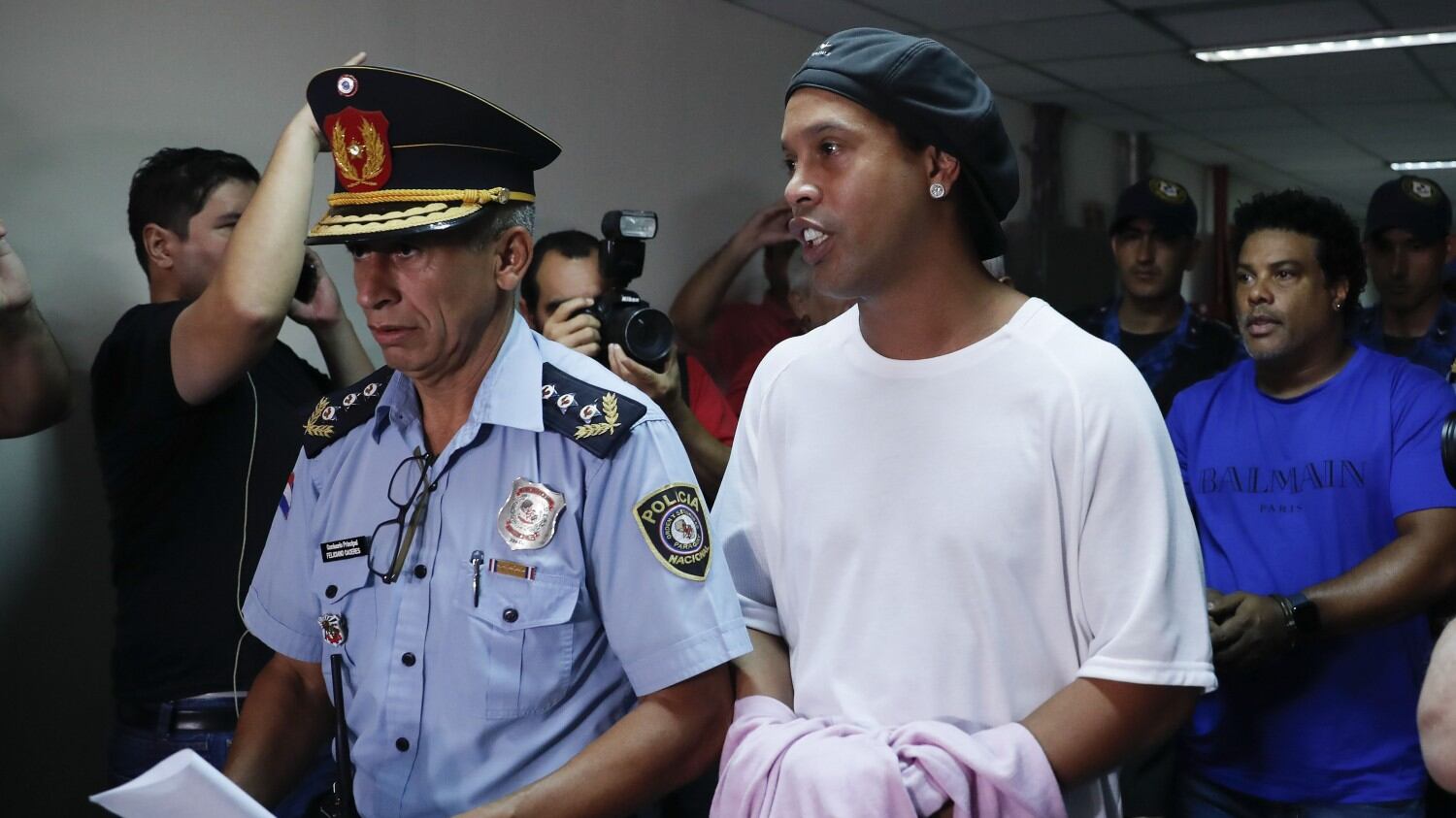Ronaldinho lascia il carcere: pagata la cauzione per i domiciliari
