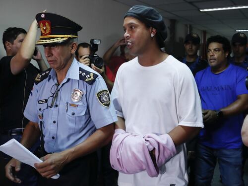 Ronaldinho, compleanno amaro: festeggia 40 anni in carcere