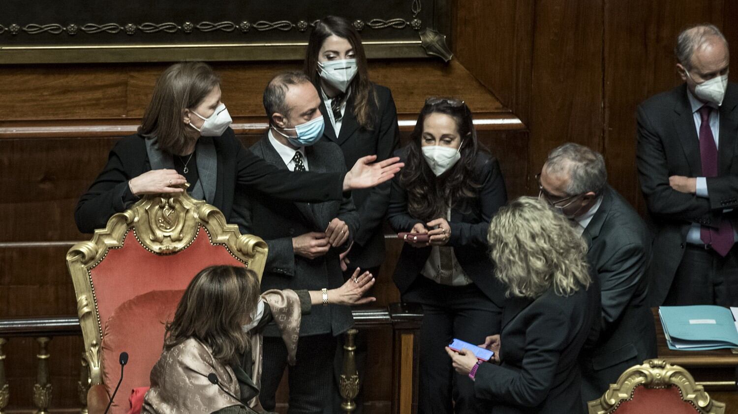 "Giuseppe, siamo bassi...". Cosa c'è dietro il voto in extremis dei voltagabbana