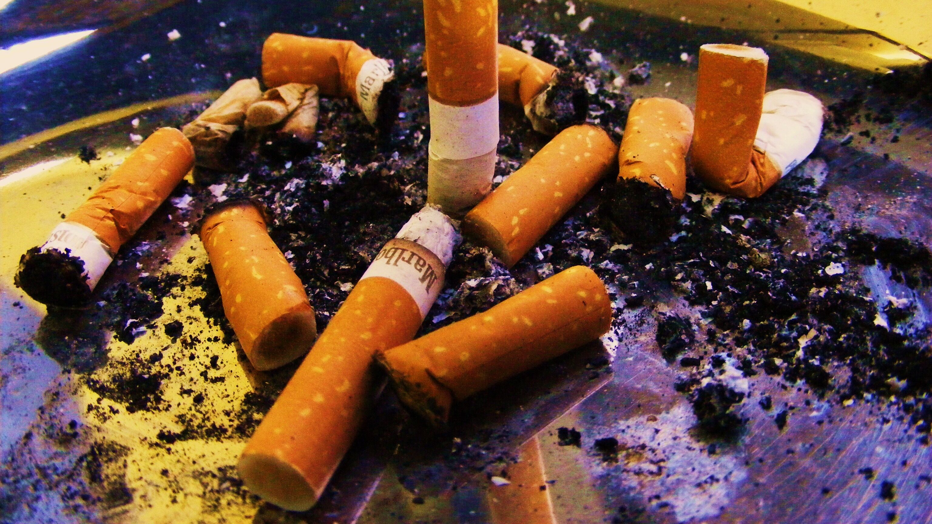 Stop a cicche e mozziconi per terra: multe fino a 500 euro