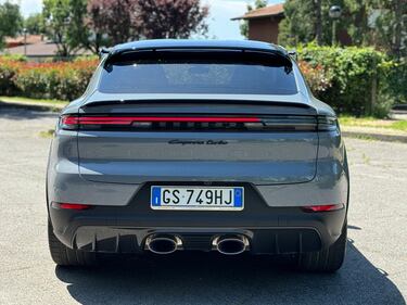 Porsche Cayenne Coupè GT: il video in pillole del super SUV ibrido da 740 CV 9
