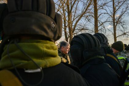 Ucraina, Poroshenko partecipa a un'esercitazione militare 6