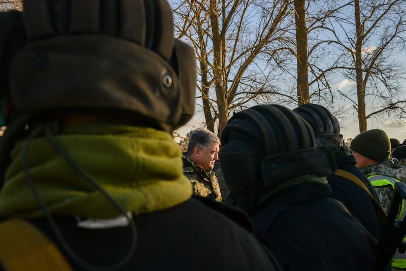 Ucraina, Poroshenko partecipa a un'esercitazione militare 6