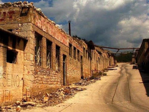 Quell'Isola nuda e le atrocità di Tito sui nemici interni