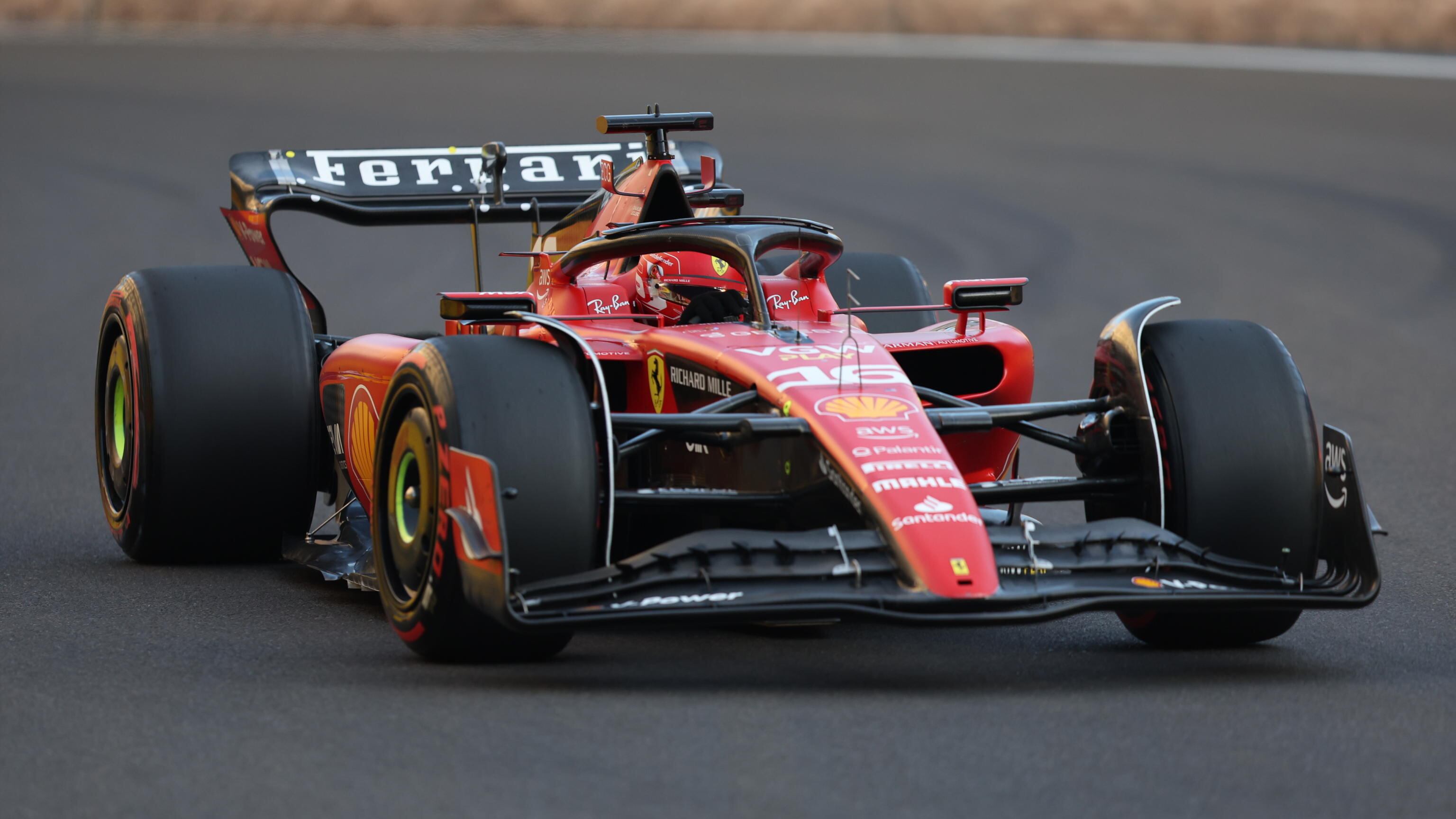 Leclerc accende la Ferrari. Se l'uomo fa la differenza in un mondo di macchine