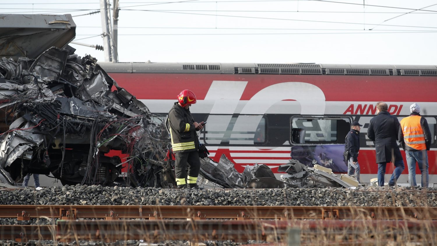 Frecciarossa deraglia sulla Milano-Bologna: morti i due macchinisti, 31 feriti