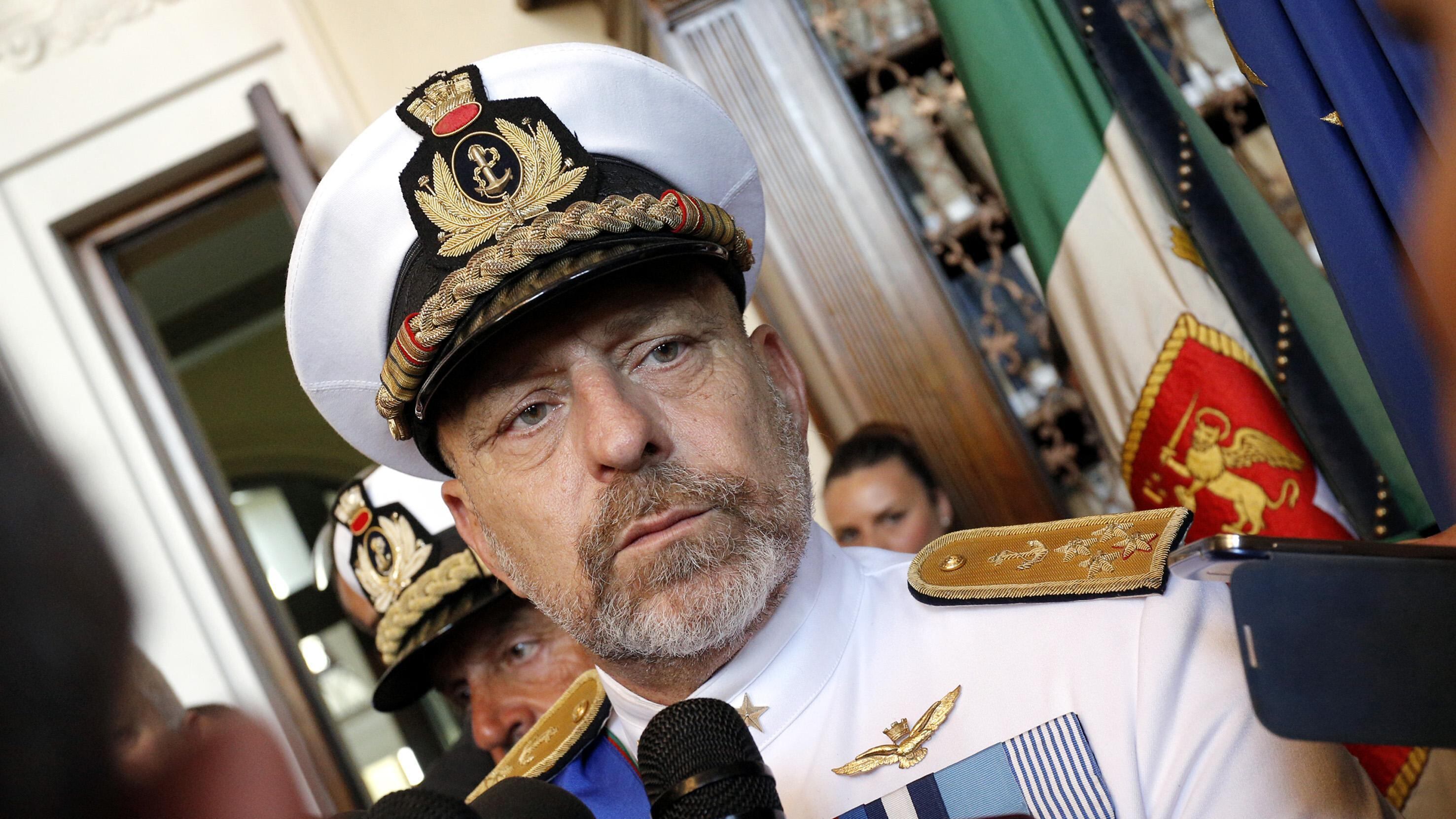 Petrolio, De Giorgi tira dritto: "Non mi dimetto per dei corvi"