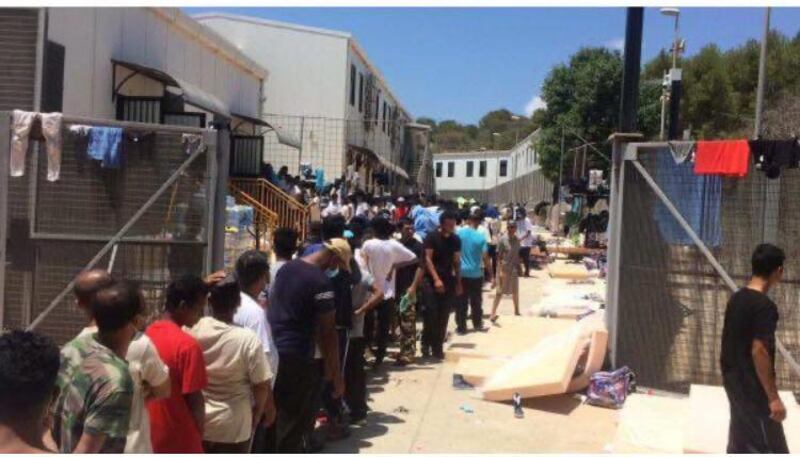 Lampedusa, migranti ammassati e senza mascherine 5